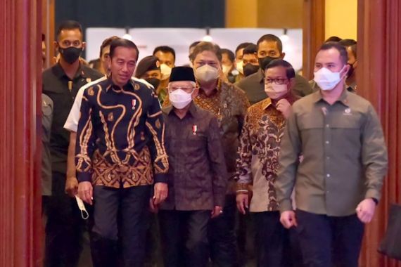 Kepuasan Publik Terhadap Kinerja Pemerintahan Jokowi Capai 73,2 Persen - JPNN.COM