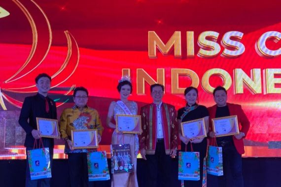 Selamat! Kimberlyn Raih Gelar Miss Chinese Indonesia 2022 - JPNN.COM