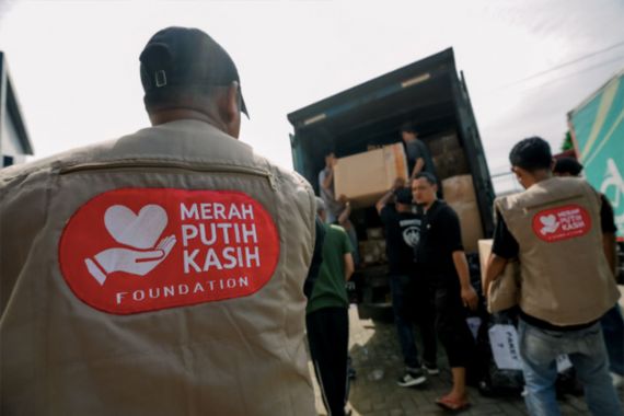 Merah Putih Kasih Foundation Salurkan Bantuan untuk Korban Gempa Cianjur - JPNN.COM