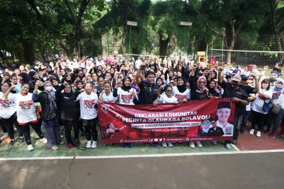 Saga Jaring Dukungan untuk Ganjar Pranowo di Bekasi lewat Turnamen Voli - JPNN.COM