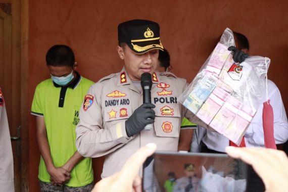 Modus Baru Penipuan di Rembang, Gus Ali Pamer Uang Rp600 Miliar, Ramuan Bikin Pingsan - JPNN.COM