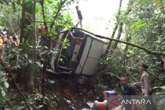 Ungkap Penyebab Bus Masuk Jurang yang Tewaskan 7 Orang di Magetan, Ya Tuhan - JPNN.COM