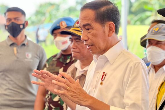 Kunjungi Lagi Korban Gempa Cianjur, Jokowi Sebut Rakyat Ingin Pembangunan Rumah Dimulai - JPNN.COM