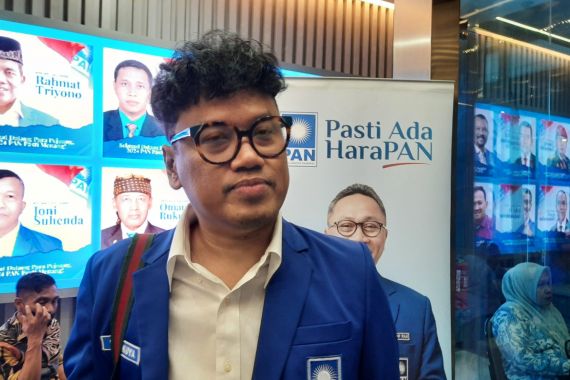 Resmi Jadi Kader PAN, Uya Kuya Bersiap Maju Calon Anggota Dewan pada Pemilu 2024 - JPNN.COM