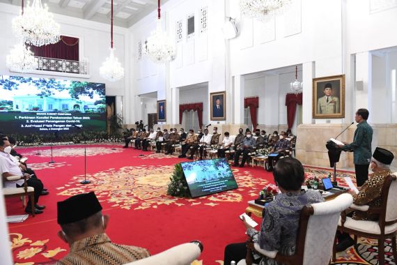 Jokowi Perintahkan Tito Karnavian agar Menegur Kepala Daerah yang Belum Lakukan Hal Ini - JPNN.COM