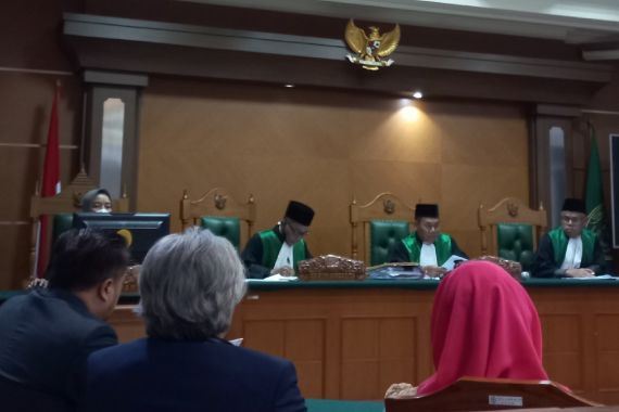 Gugatan Cerai Roro Fitria Dikabulkan, Hak Asuh Anak Jatuh ke Tangan Siapa? - JPNN.COM