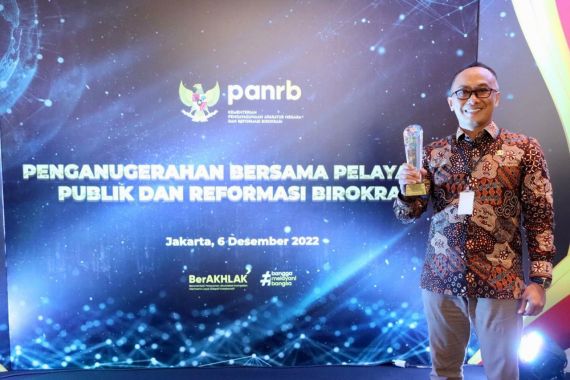 Ditjen Dukcapil Raih Penghargaan Top Inovasi Pelayanan Publik 4 Tahun Berturut-turut, Keren! - JPNN.COM