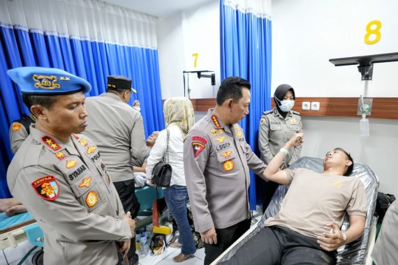 Kapolri Datangi Korban Bom Bunuh Diri di Bandung dan Ucapkan Kalimat Ini - JPNN.COM