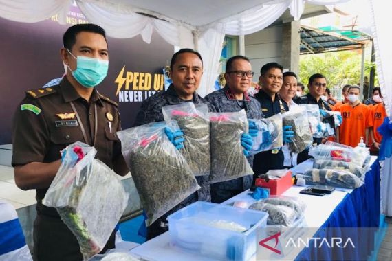 BNNP Bali Menggagalkan Penyelundupan Kokain Senilai Rp 1 Miliar - JPNN.COM