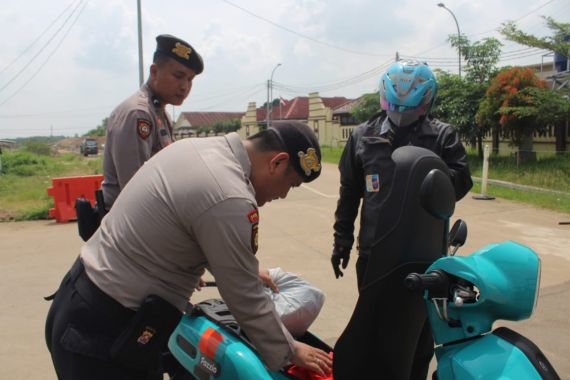 Gegara Bom Bunuh Diri di Bandung, Masuk Kantor Polisi Kini Tak Bisa Sembarangan - JPNN.COM