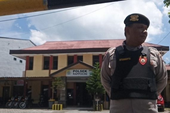 Pascatragedi Bom Bunuh Diri di Bandung, Polsek Rappocini Perketat Pengamanan - JPNN.COM