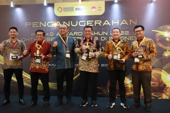 Pupuk Indonesia jadi Holding BUMN Pertama Peraih Penghargaan INDI 4.0 Award - JPNN.COM