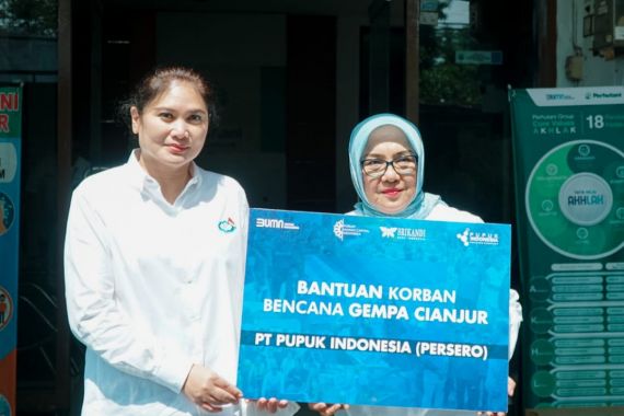 Srikandi Pupuk Indonesia Dampingi Ibu Menteri BUMN Bagikan Bantuan Kepada Korban Gempa Cianjur - JPNN.COM