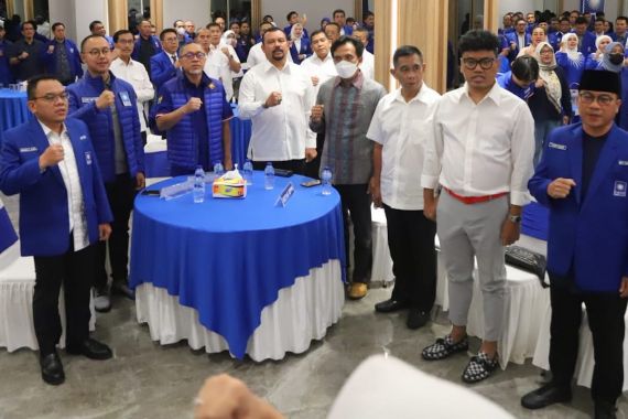 Yandri Susanto Mengucapkan Selamat kepada Purnawirawan TNI dan Artis yang Gabung PAN - JPNN.COM