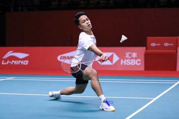 Chou Tien Chen Tak Berdaya, Ginting Rebut Tiket Semifinal BWF World Tour Finals 2022 - JPNN.COM