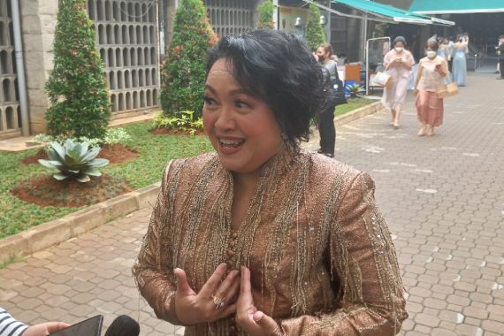 Chelsea Islan Nikah, Ibunda Bongkar Sifat Rob Clinton - JPNN.COM