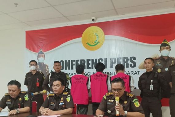 3 Tersangka Korupsi Perumnas di Sungai Ambawang Dijebloskan ke Tahanan - JPNN.COM