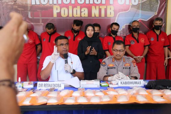 Sopir Truk Jaringan Sumatra Sampai ke NTB Bawa Sabu-sabu, Barbuknya 2,7 Kg - JPNN.COM