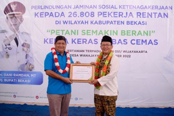 26.808 Petani di Kabupaten Bekasi Mendapat Perlindungan dari BPJS Ketenagakerjaan - JPNN.COM