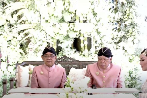 Menteri Basuki Bikin Gagal Fokus di Nikahan Kaesang Pangarep, Netizen: Tolong Jangan Tidur Pak Bas - JPNN.COM