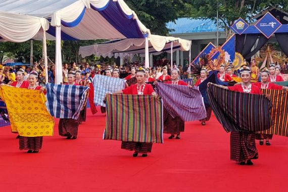 Sultra Tenun Carnaval 2022 Lestarikan dan Kembangkan Pariwisata Lokal - JPNN.COM