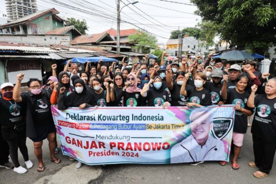 Kowarteg Bersama Pedagang Bubur Ayam se-Jaktim Dukung Ganjar jadi Presiden 2024 - JPNN.COM