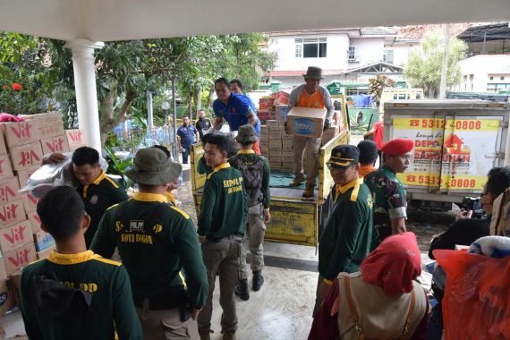 Depo Bangunan Salurkan Bantuan Korban Gempa di Cianjur - JPNN.COM