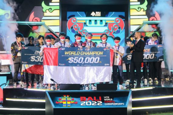 Sabet 3 Emas dan 1 Perunggu, Timnas Indonesia Raih Juara Umum IESF WEC 2022 di Bali - JPNN.COM