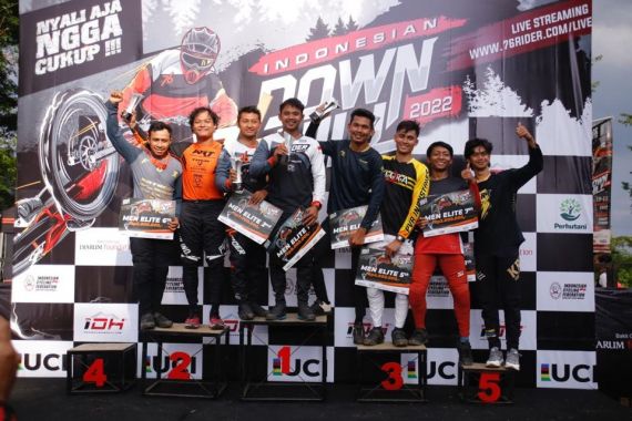 Juara Indonesia Downhill 2022, Abdul Hakim Tembus 100 Rider Terbaik Dunia - JPNN.COM