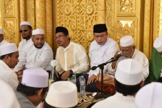 Zikir Bareng Ribuan Warga, Bupati Sidoarjo: Selain Jalan, Bangun Spiritual Juga Diperlukan - JPNN.COM