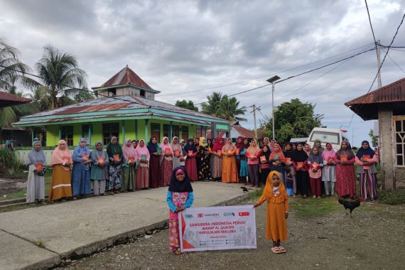 BWA Bersama Samudera Indonesia Peduli Bagikan 20 Ribu Al-Qur'an di Maluku - JPNN.COM