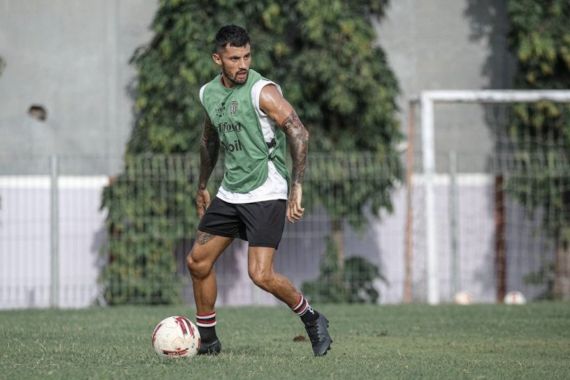 Bali United vs Borneo FC: Teco Beri Perhatian Khusus untuk Stefano Lilipaly - JPNN.COM