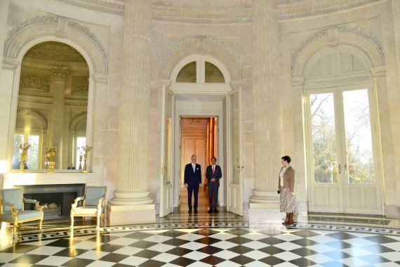 Tiba di Istana Laeken, Jokowi Disambut Raja Belgia - JPNN.COM