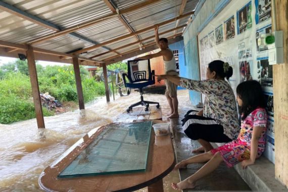 Tolong! Korban Banjir di Natuna Butuh Bantuan - JPNN.COM