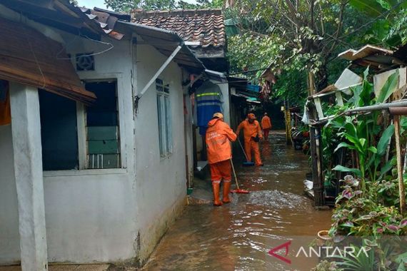 Sempat Terjebak Banjir, 59 Warga Cilandak Berhasil Dievakuasi BPBD DKI Jakarta - JPNN.COM