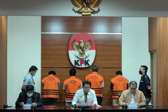 Sahat Tua Simanjuntak Diangkut dari Gedung DPRD, Kini Dijebloskan ke Sel KPK - JPNN.COM