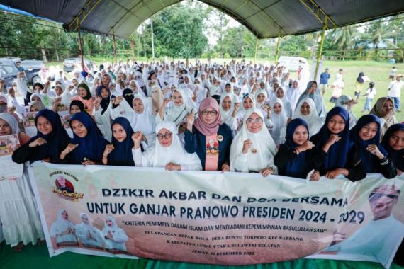 Mak-mak di Sulawesi Selatan Perkuat Dukungan untuk Ganjar Pranowo agar jadi Presiden 2024 - JPNN.COM