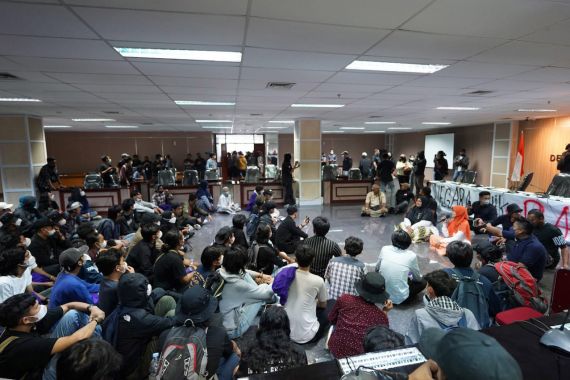 Tampung Aspirasi Mahasiswa Terkait Penolakan KUHP, DPRD Lakukan Ini - JPNN.COM
