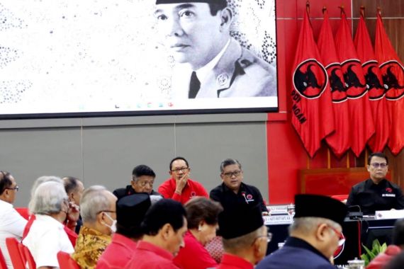 PDIP Segera Berusia Setengah Abad, Hasto Minta Kesaksian & Saran Banteng Senior - JPNN.COM