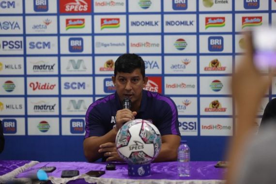 Vera Ungkap Penyebab Kekalahan Persita dari Arema FC, Toha Singgung Wasit - JPNN.COM