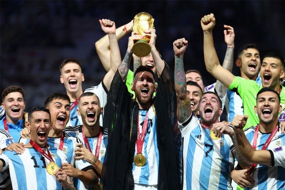 Argentina Juara Piala Dunia 2022, Lionel Messi Dapat Pesan Khusus dari Ronaldo - JPNN.COM