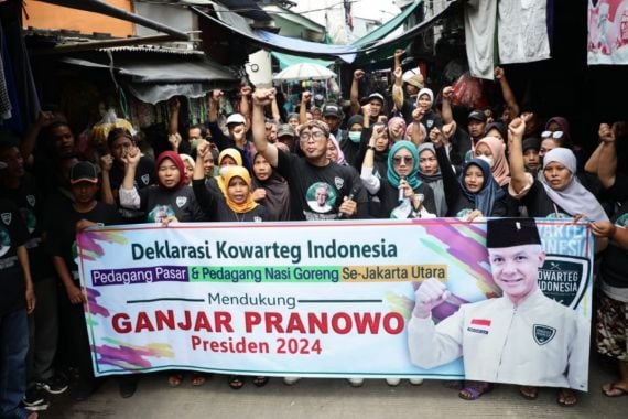 Kowarteg Bersama Ratusan Pedagang Pasar & Tukang Nasi Goreng di Jakut Dukung Ganjar jadi Presiden - JPNN.COM