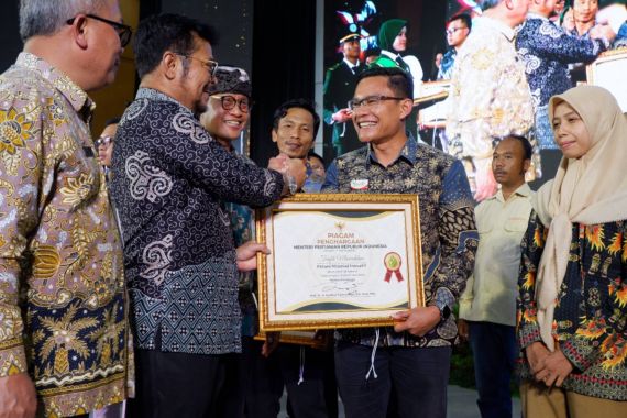 Berbisnis Ternak ala Milenial, Petani Muda Asal Jogja Raih Sertifikat Emas Mentan - JPNN.COM