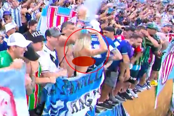 Duh, Ada Wanita Bertelanjang Dada Rayakan Kemenangan Argentina di Stadium Lusail - JPNN.COM