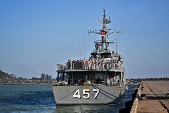 Kapal Perang Tenggelam di Teluk Thailand, Puluhan Kru Hilang - JPNN.COM