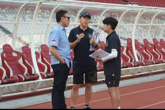 Sowan ke Klub Sandy dan Elkan Baggott, Shin Tae Yong: Mereka Anggap Indonesia Enteng - JPNN.COM