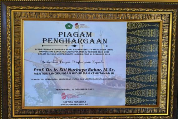 BEM Unilak Menobatkan Menteri Siti Nurbaya Sebagai Ibu Pengendali Karhutla Indonesia - JPNN.COM