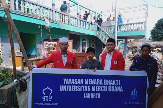 UMB Salurkan Bantuan untuk Perbaikan Rumah Ibadah Terdampak Gempa Cianjur - JPNN.COM