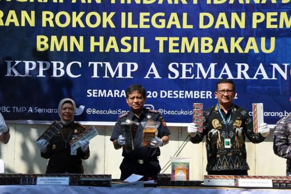 Menjelang Tutup Tahun 2022, Bea Cukai Musnahkan Jutaan Barang Kena Cukai Ilegal - JPNN.COM