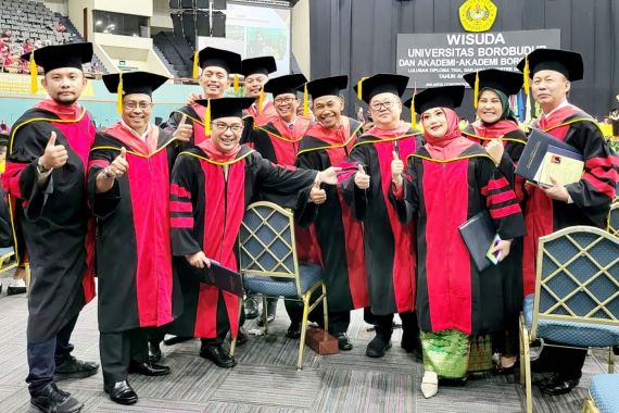 Erick Thohir Sampaikan Orasi Ilmiah di Acara Wisuda Universitas Borobudur - JPNN.COM